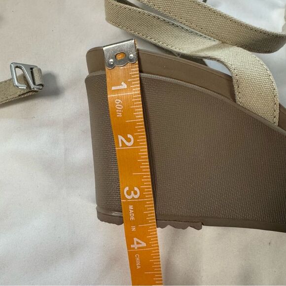 Crocs Leigh II Cross Strap Ankle Wedge Sandal Tan Beige Size 10 Open Toe Neutral - Picture 8 of 10